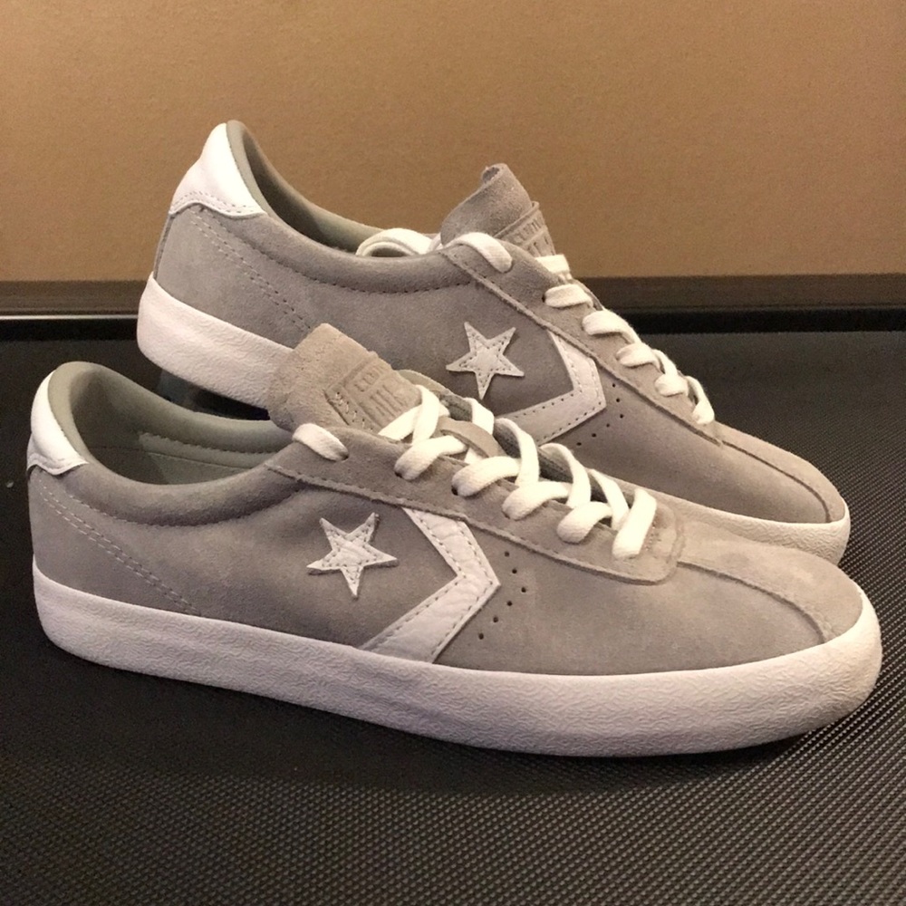 Gray converse shoes, 6.5